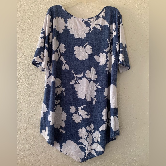 AMANA Women’s Floral V-Neck Blouse - Picture 4 of 5